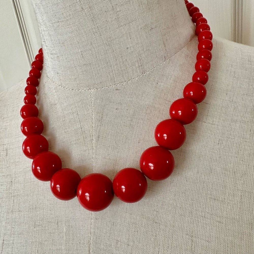 Red graduated beaded necklace - Picture 2 of 6